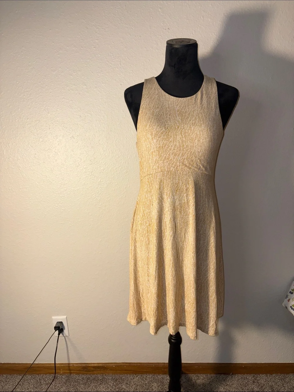 Athleta Tan and White Abstract Print Top - Picture 1 of 7